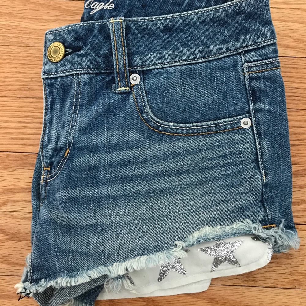 Size 4 American Eagle Outfitters Star jean shorts - Picture 1 of 4